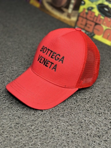 کلاه آفتابی پشت تور BOTTEGA قرمز
